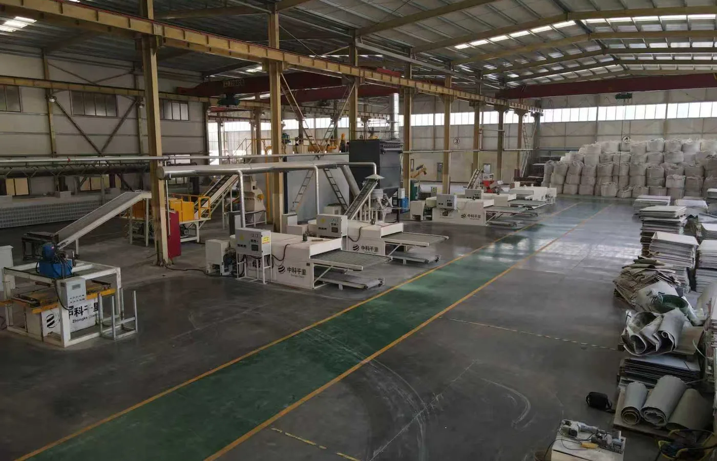 Solar module recycling line with shredding grinding and separation equipment